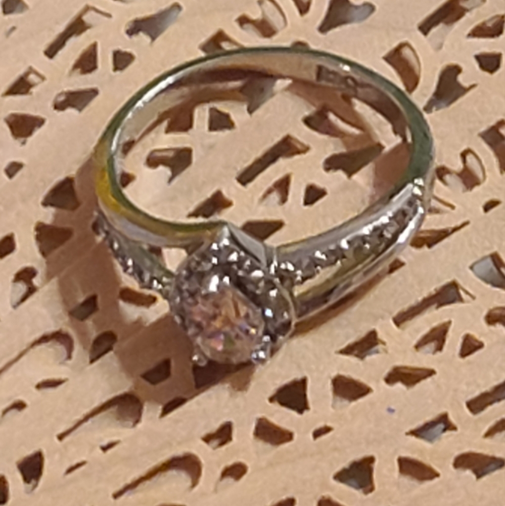 Size 10 ladies ring beautiful teardrop - Picture 14 of 14